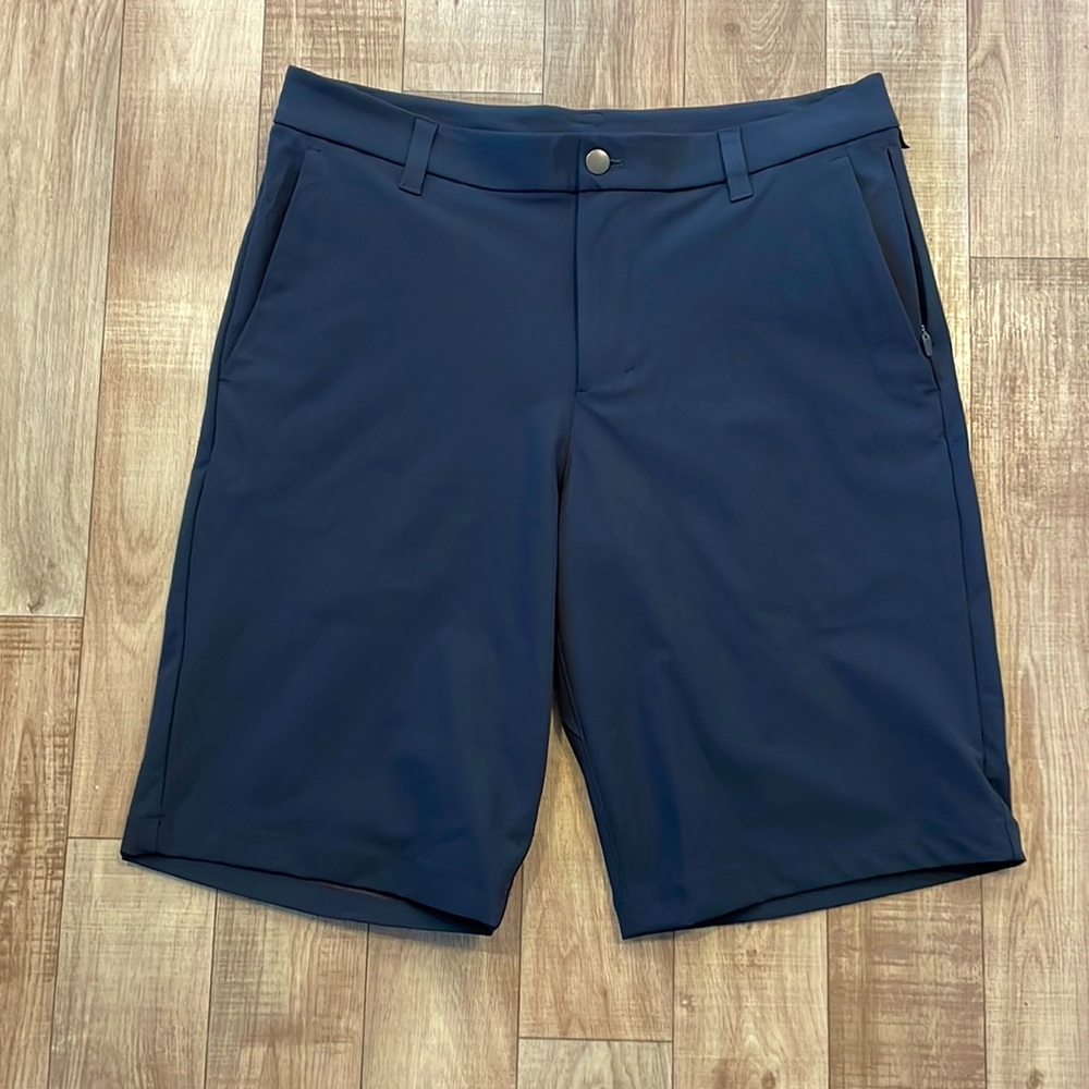 Lululemon commission shorts size 32